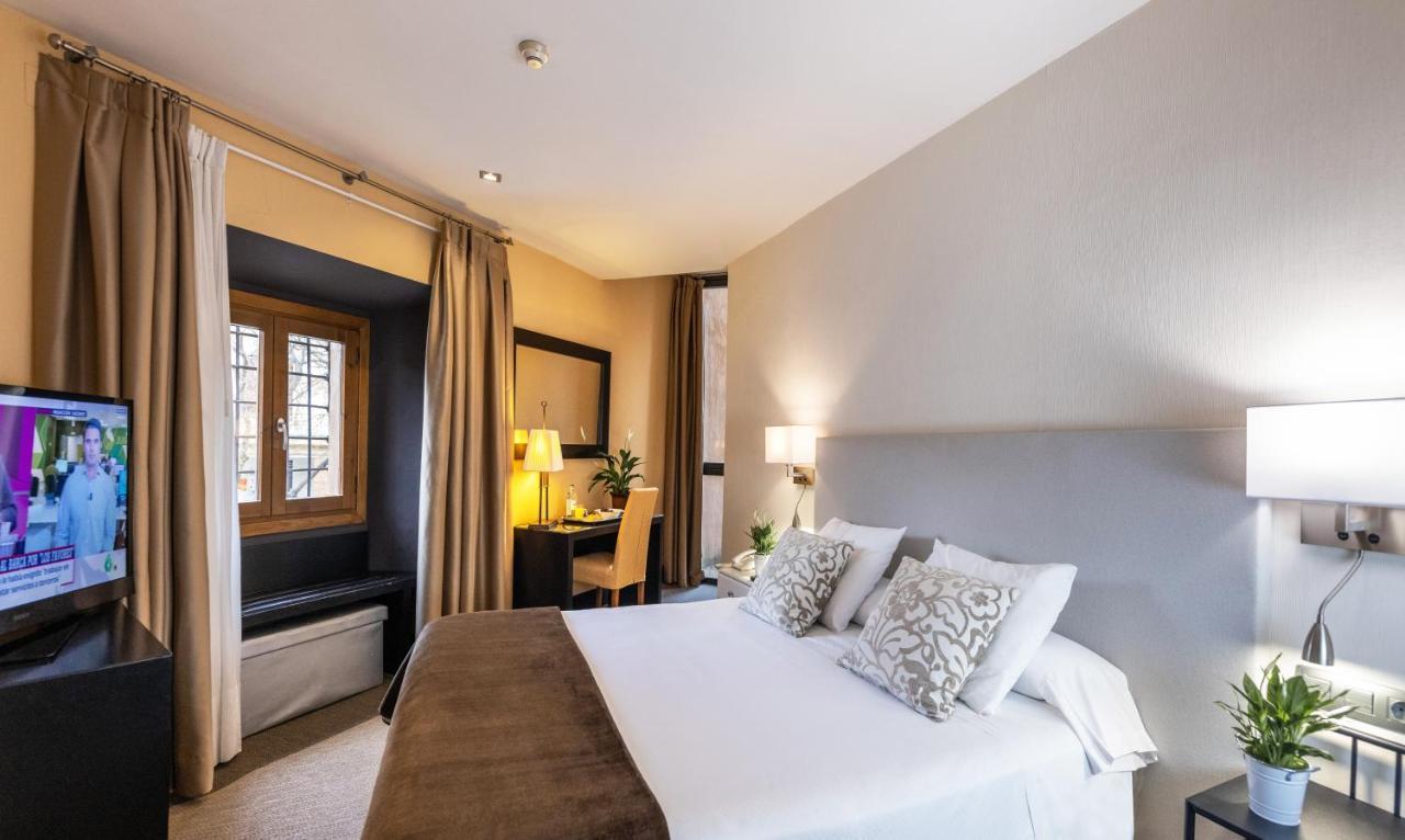Hotel Monasterio Benedictino Calatayud Bagian luar foto